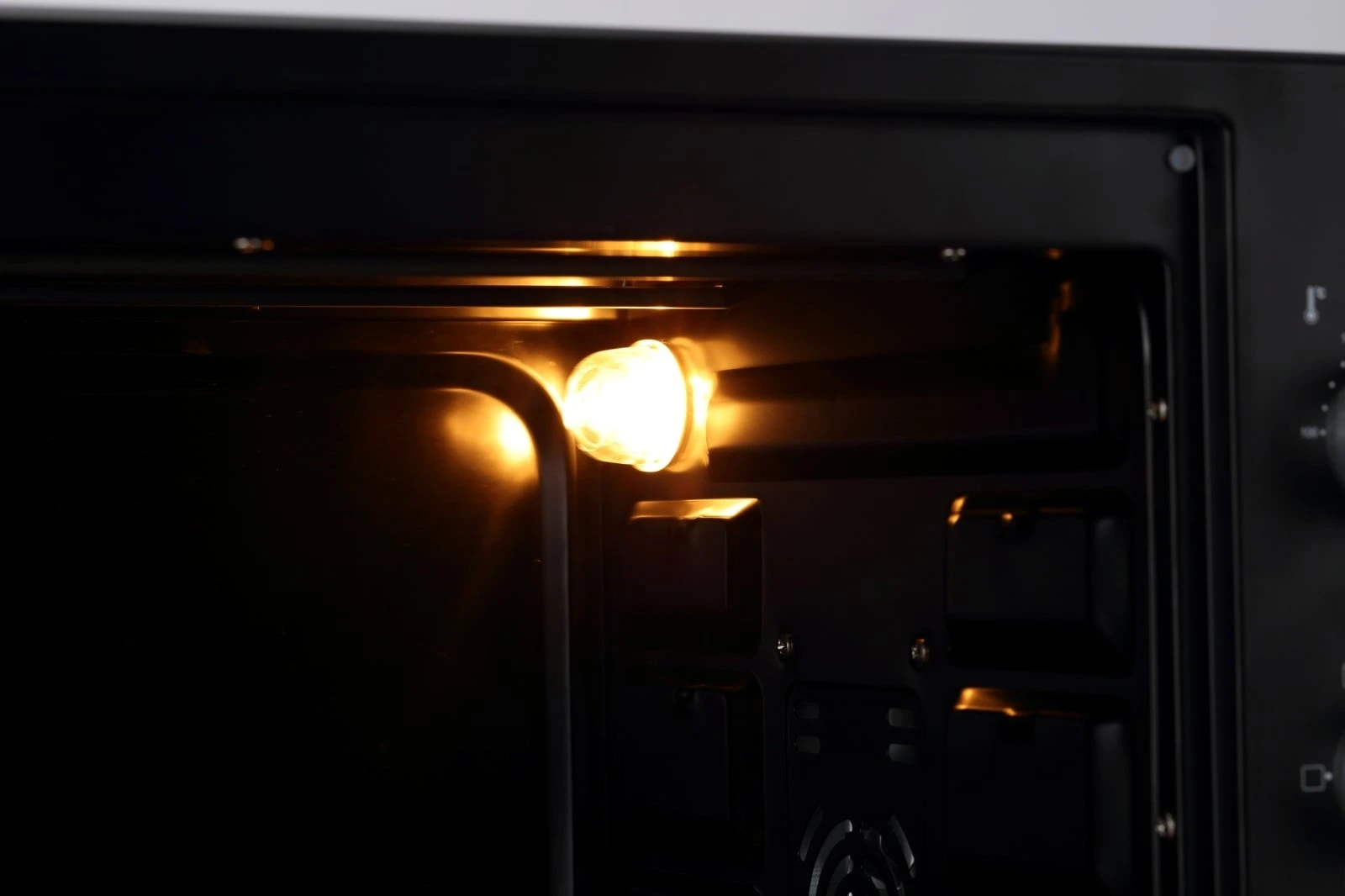 BC38B3-L BÖHM Електрическа фурна 38 л, 1600W, 100–230°C