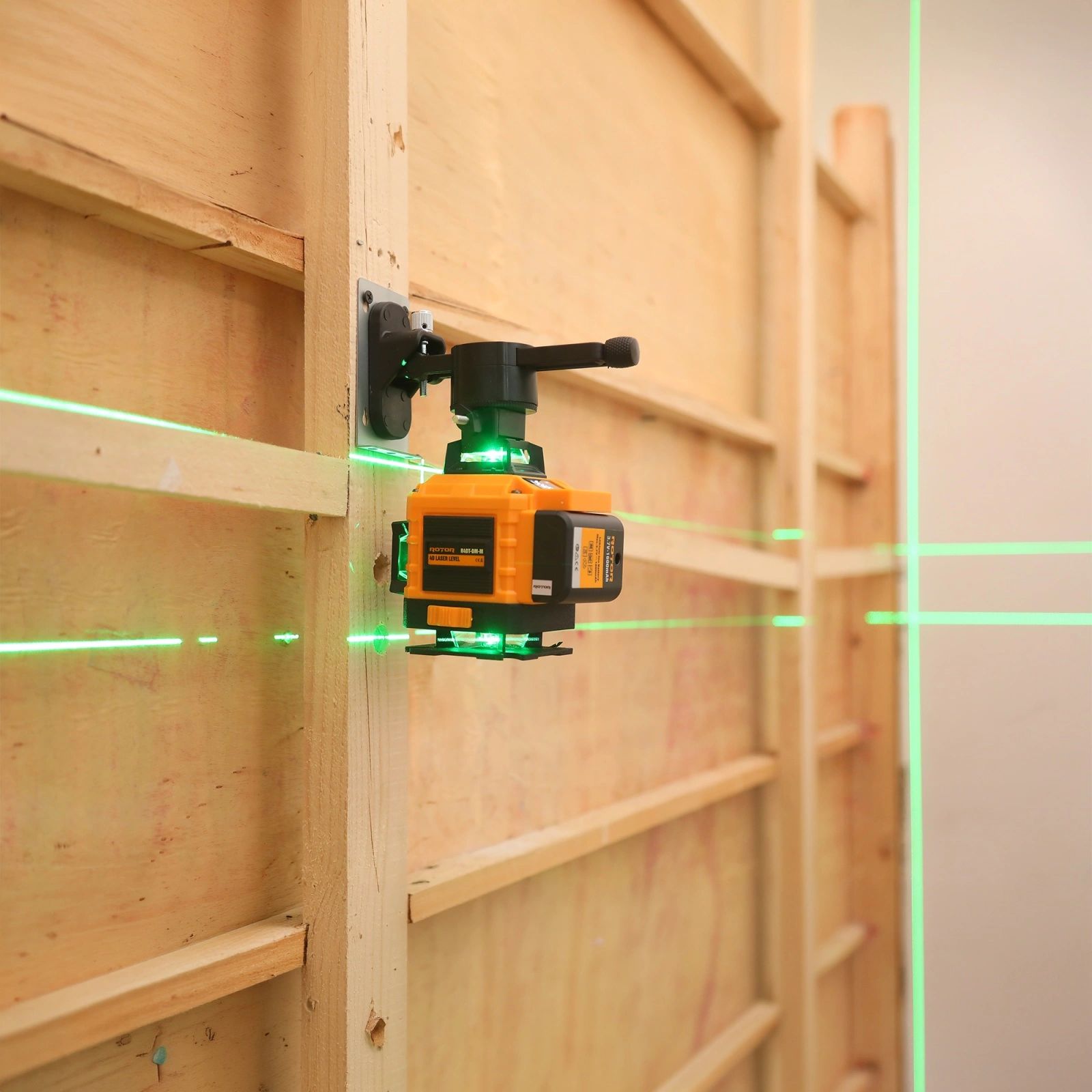 ROTOR 4D E4DT-DB-M Лазерен нивелир с LCD дисплей и тринога, 16 линии ±2 mm/5m, 4×360°, 25 м, Време за нивелиране ≤ 5s, 06111588