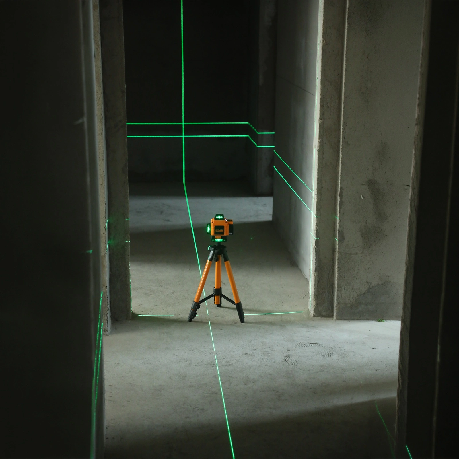 ROTOR 4D E4DT-DB-M Лазерен нивелир с LCD дисплей и тринога, 16 линии ±2 mm/5m, 4×360°, 25 м, Време за нивелиране ≤ 5s, 06111588