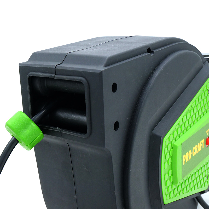Procraft EK15 Електрическа стенна макара, 15 метра прибиращ удължител, 230V