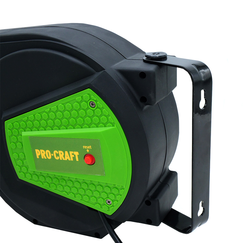 Procraft EK15 Електрическа стенна макара, 15 метра прибиращ удължител, 230V